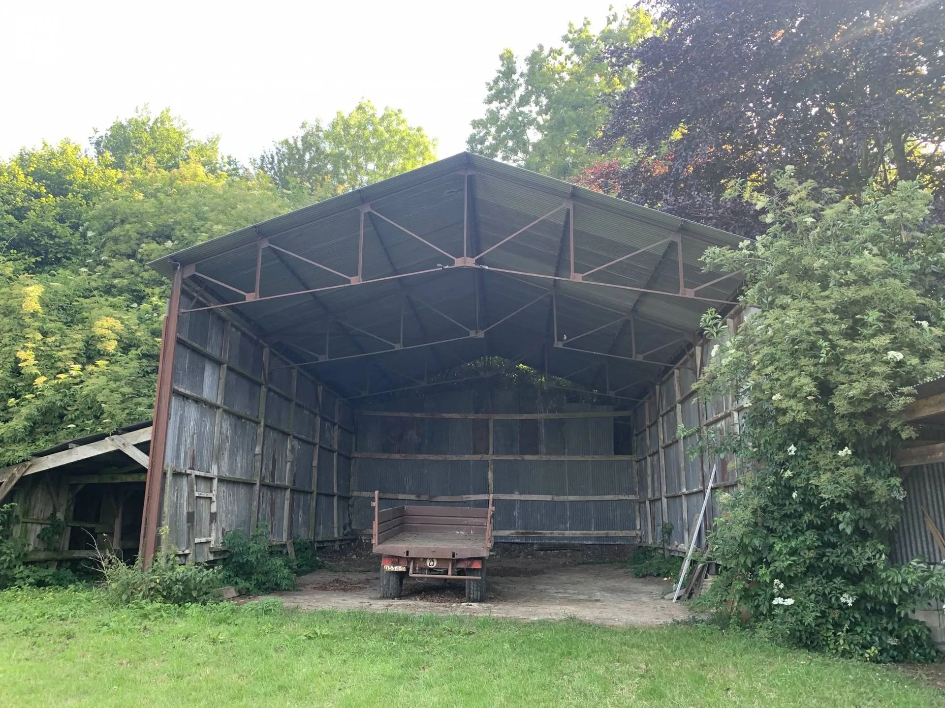 ACQUISITION - PAYS D'AUGE DU CALVADOS Au sud de LISIEUX 14100 : Corps de ferme normand avec 9 ha 50 a de terrain