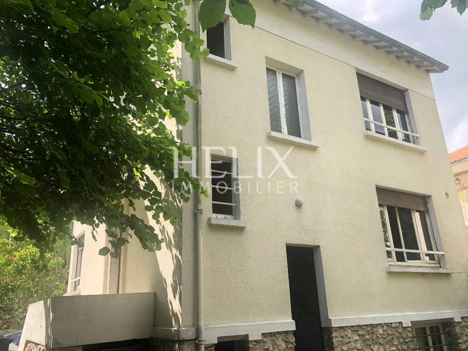 Sur le plateau de Saint Germain en Laye une maison individuelle avec un gros potentiel, dans une rue recherchée au calme