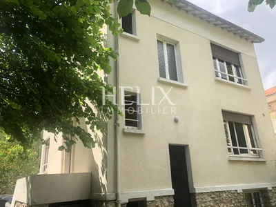 Sur le plateau de Saint Germain en Laye une maison individuelle avec un gros potentiel, dans une rue recherchée au calme