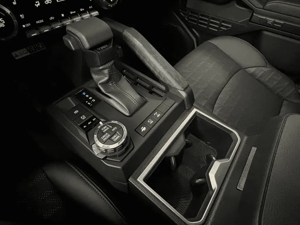 Console centrale et commandes 4x4 du Toyota Tacoma TRD Off Road Premium