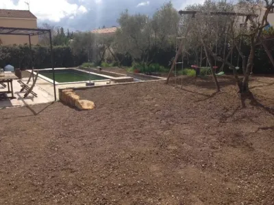 Remise à niveau du sol et terre végétale