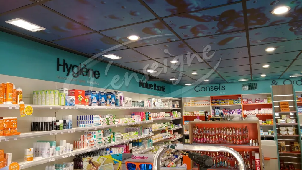 Vue d'ensemble décoration intérieure Pharmacie Port Grimaud