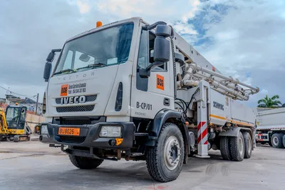 Transport de béton prêt à l’emploi par camion malaxeur BCG, selon les modalités d’approvisionnement convenues pour le chantier.