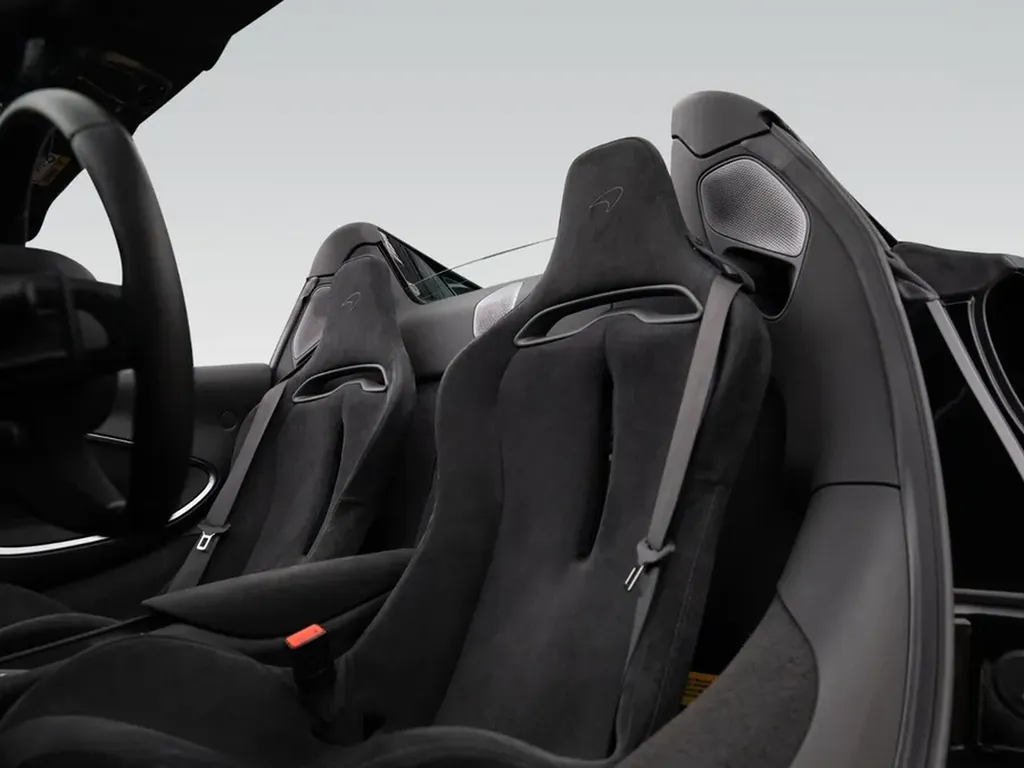 intérieur McLaren Artura Spider Alcantara sièges sport cabriolet supercar