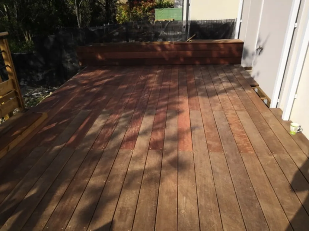 Terrasse sur pilotis en bois exotique Ipé de 30 m²  solidité, sécurité et esthétisme surélevé à Juvignac proche de Montpellier