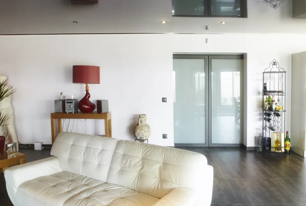 Fenêtre en galandage sur Martigues