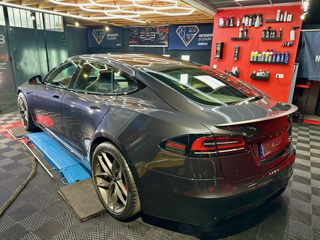 spécialiste du traitement ceramqiue Tesla sur lyon