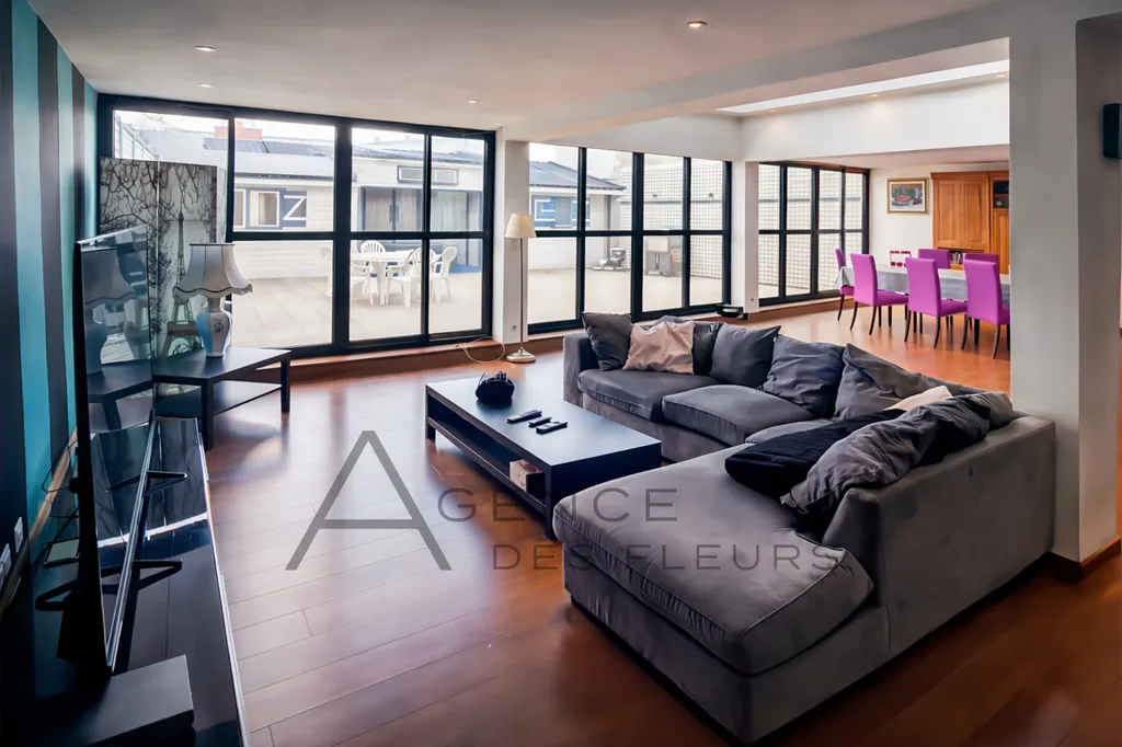 A vendre, Loft contemporain situé en centre ville d'Elbeuf de 198 m²