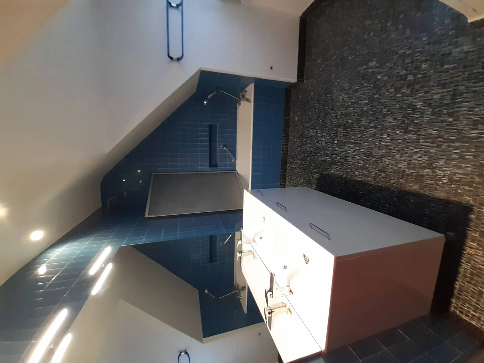 Maison de ville avec salle de bain et salle d'eau