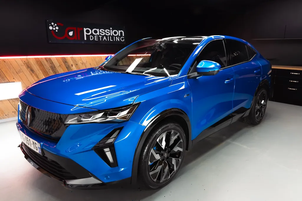 Protection céramique Gtechniq Crystal Serum Ultra sur Renault Rafale neuf à Breuil-le-Vert près de Chantilly dans l’Oise