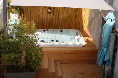 Livraison et installation d'un spa encastrable modèle Arizona de Quality Spa à Saint-Laurent-d'Aigouze, proche d’Aigues-Mortes. - MCR Piscines et Spas - Gard