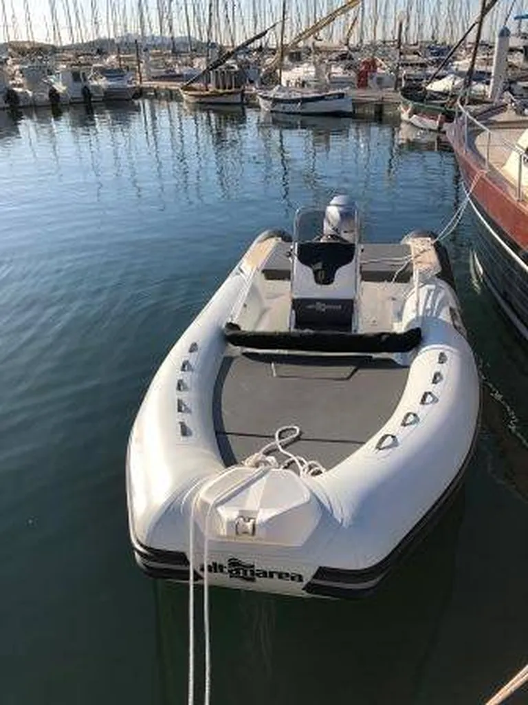 Acheter un petit semi-rigide d'Altamarea en Martinique