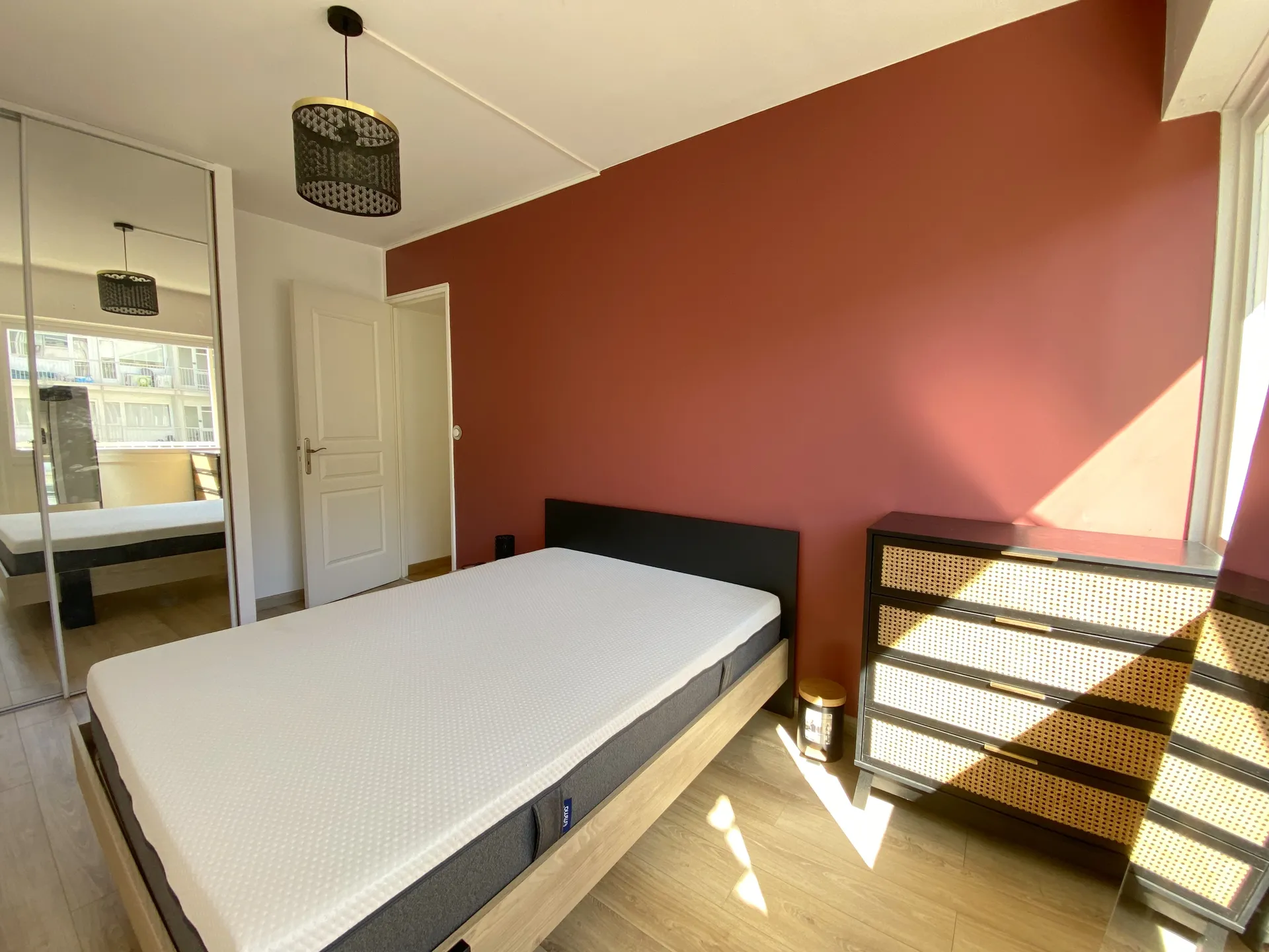 Le Pecq- Appartement de 4 pièces en étage élévé avec ascenseur, lumineux et situé dans une résidence avec gardiens et espaces verts