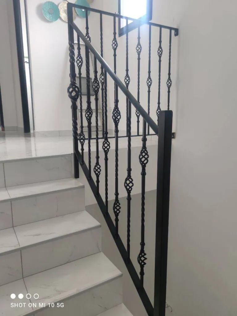 GARDE CORPS EN FER FORGE FABRICANT SUR MESURE A AIX EN PROVENCE 13