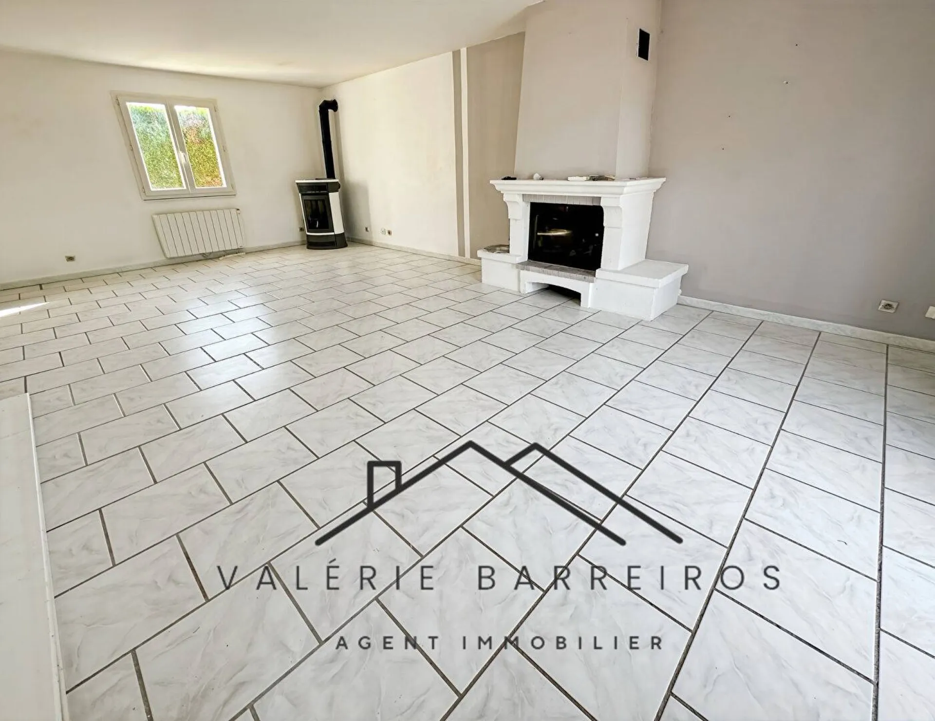 A acheter pavillon de 121 m² édifié sur un terrain de 370 m² sur la commune de CAUDEBEC LES ELBEUF 76320