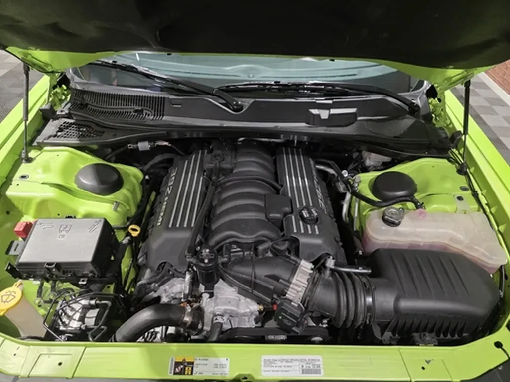 Moteur V8 6.4L HEMI Dodge Challenger SRT 392 verte – puissance atmosphérique américaine