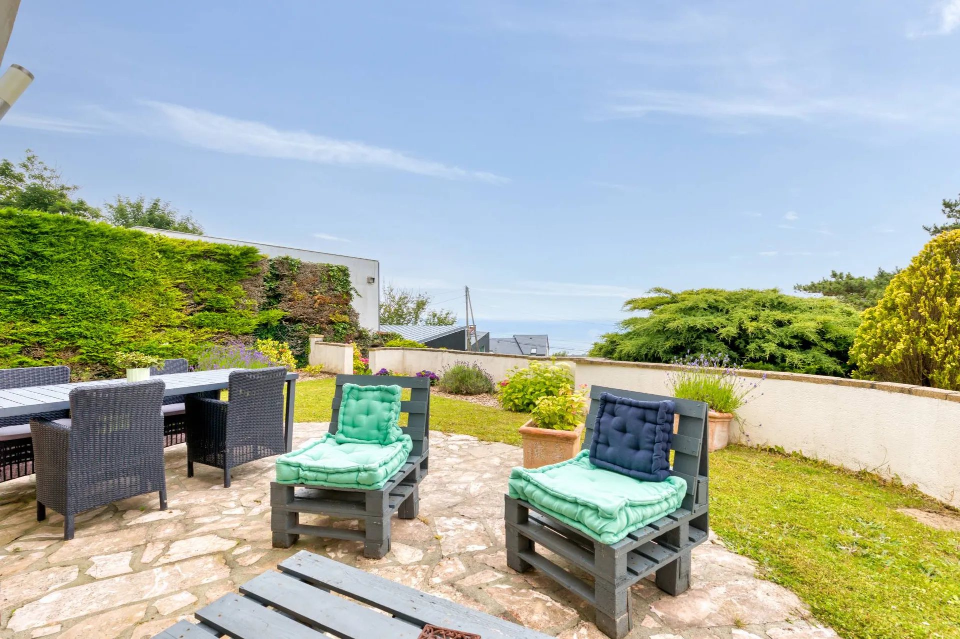 A vendre Villa vue mer à Puys : Un havre de paix à 100 m de la plage, à pied.