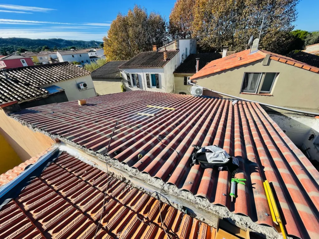 Intervention de couvreur pour une réfection de toiture de maison sur Aix-en-Provence 13100