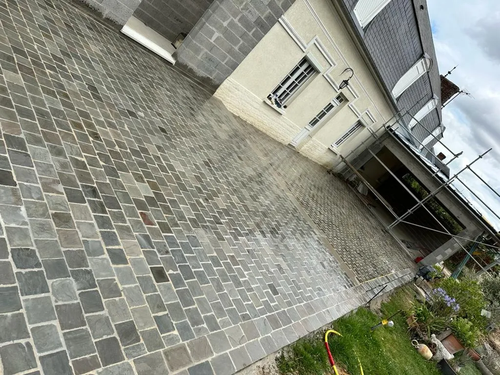 Les beaux jours arrivent : idéal pour la construction d'une terrasse