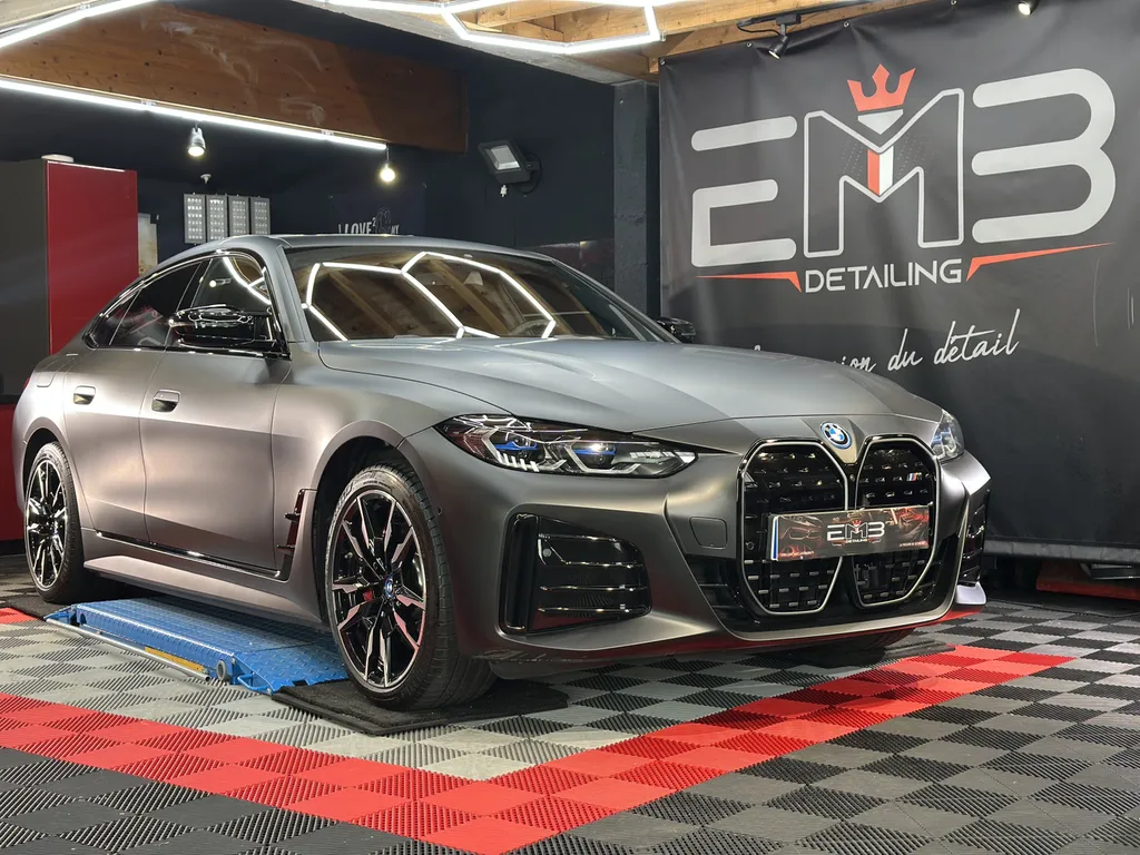 Pose de PPF « full-wrap » sur BMW i4 mate – EMB Detailing à Vaugneray, Lyon Ouest & Région
