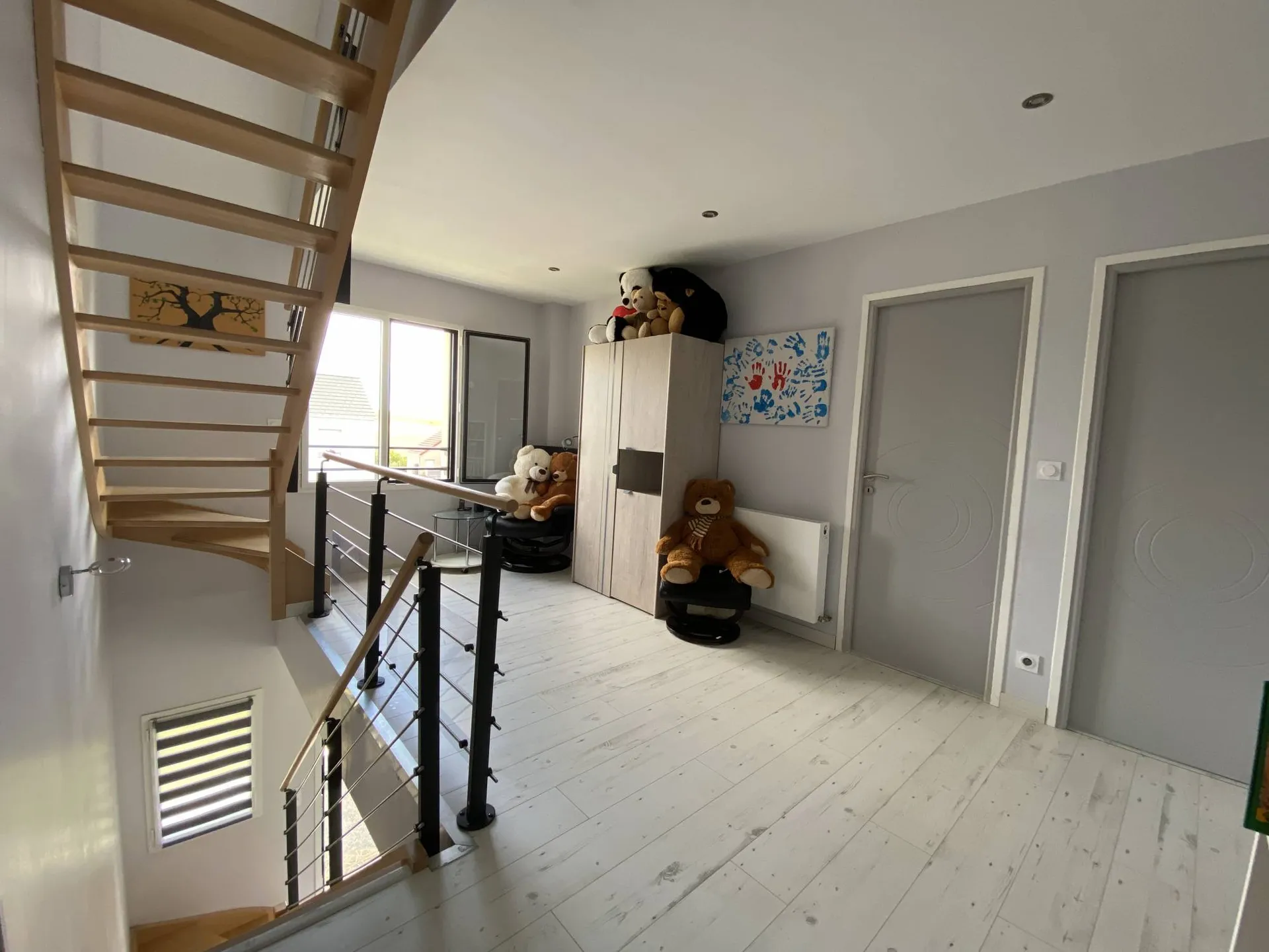 A vendre maison moderne avec 7 chambres dont une au rez-de-chaussée