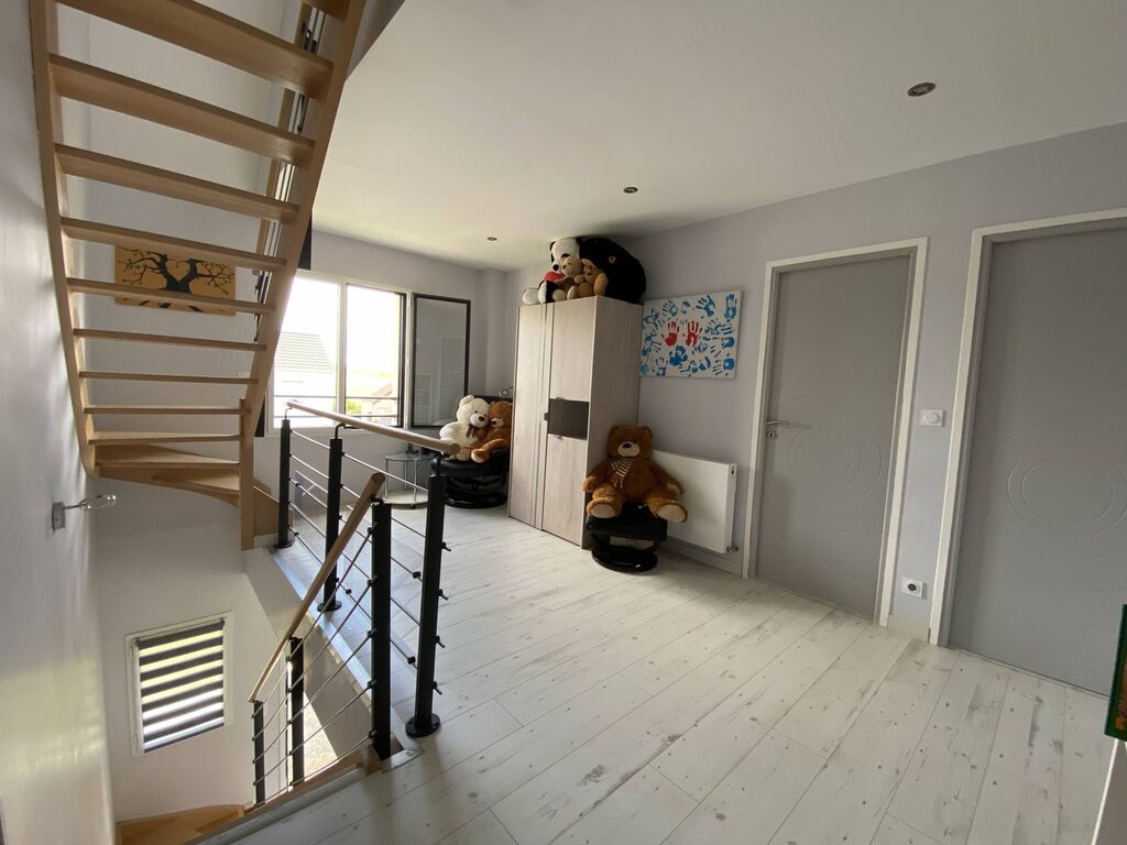 A vendre maison moderne avec 7 chambres dont une au rez-de-chaussée