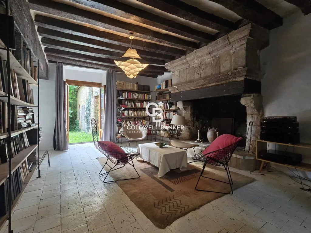 Acheter une demeure de caractère du XVe siècle proche de Saint-Calais avec jardin, dépendances et grenier aménageable