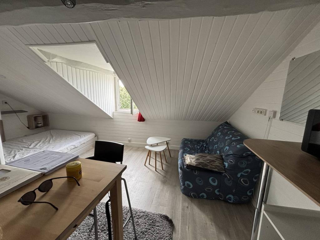 Vendu avec le mobilier