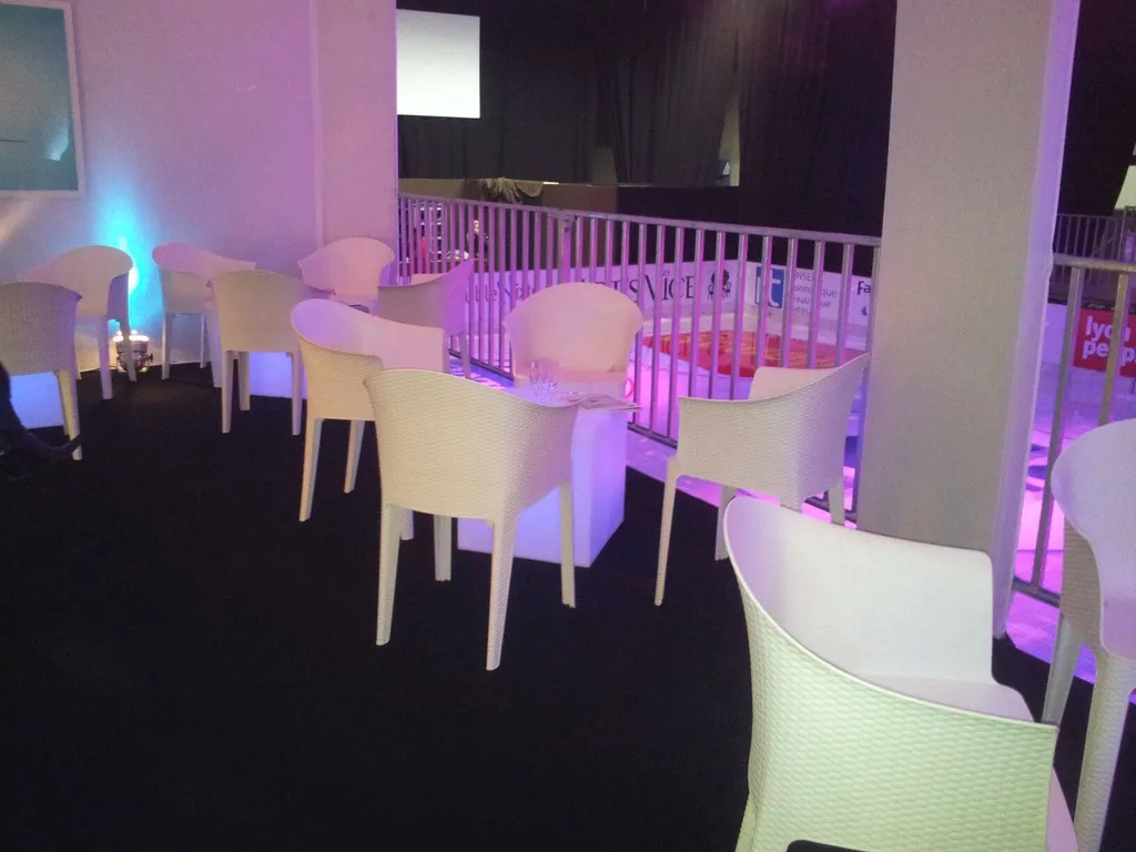 Location Fauteuil FELICIA - Design Contemporain & Usage Mixte (In/Out)