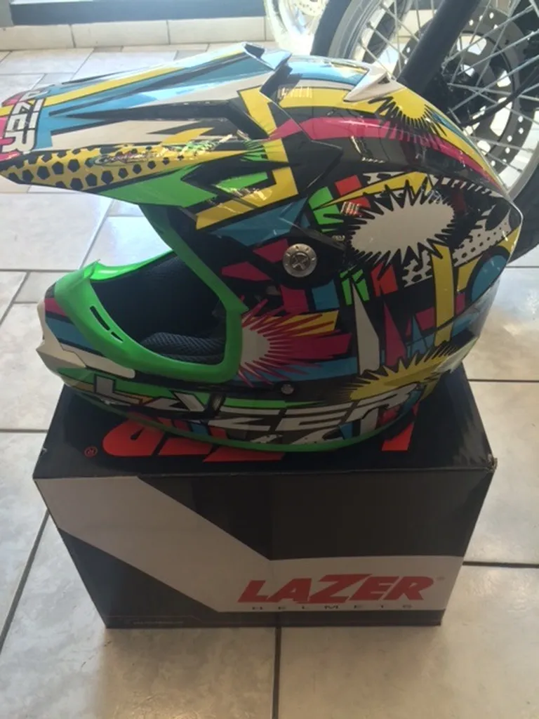 vente de casque neuf LAZER intégraux et jets scooter / moto près de Toulon Var