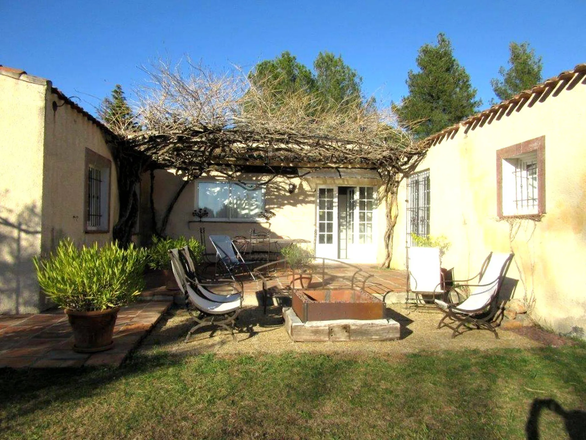 villa à la vente à la cadière