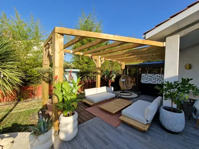 Création sur mesure pergola en pin élégante et durable à La Teste-de-Buch, bassin d’Arcachon