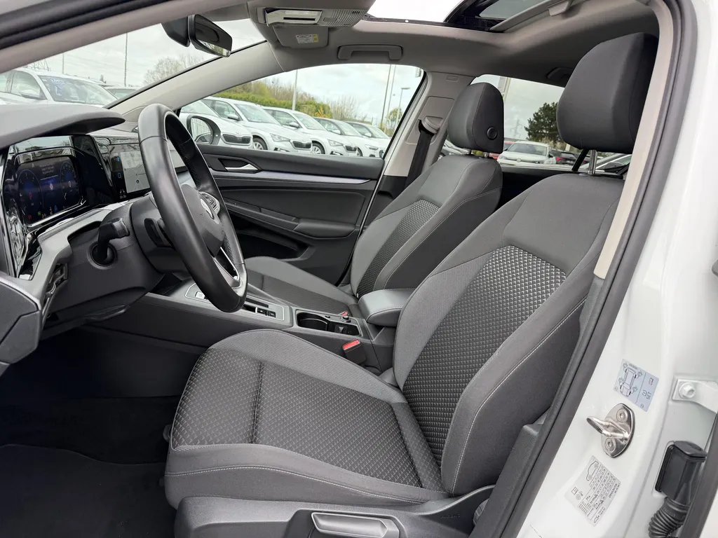 Volkswagen Golf 8 d'occasion à La Frénaye : Berline TDI 150 DSG7 disponible chez Caudebec Automobiles près du Havre