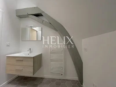 A vendre appartement esprit Loft 106 M2 surface au sol, 88,58 M2 Loi Carrez, situé au 3ème et dernier étage entièrement refait à neuf bénéficiant d'une situation privilégiée au coeur du centre ville, exceptionnel à Saint Germain en Laye.