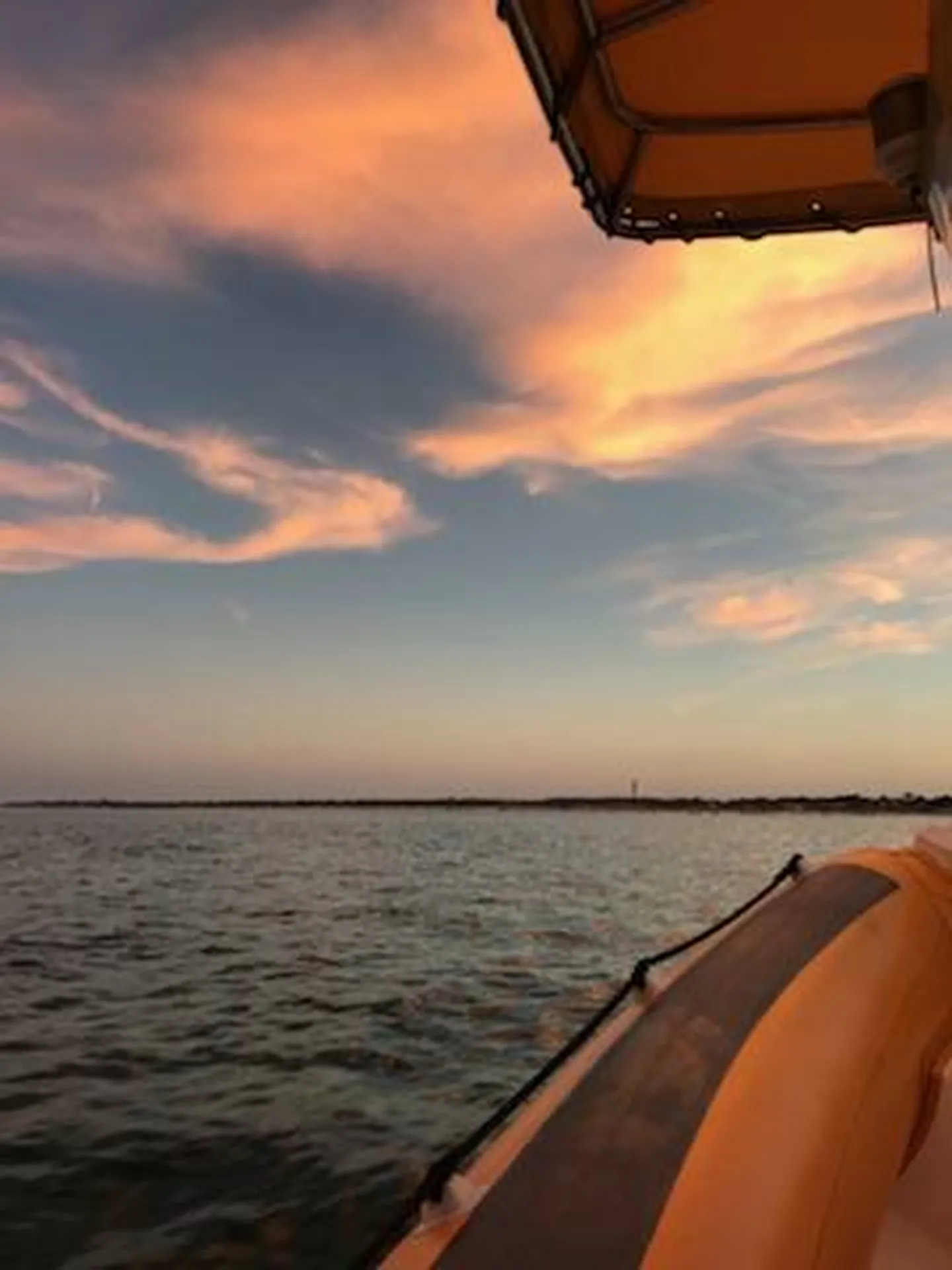 Coucher de soleil à bord des bateaux de la flotte de Bat'express