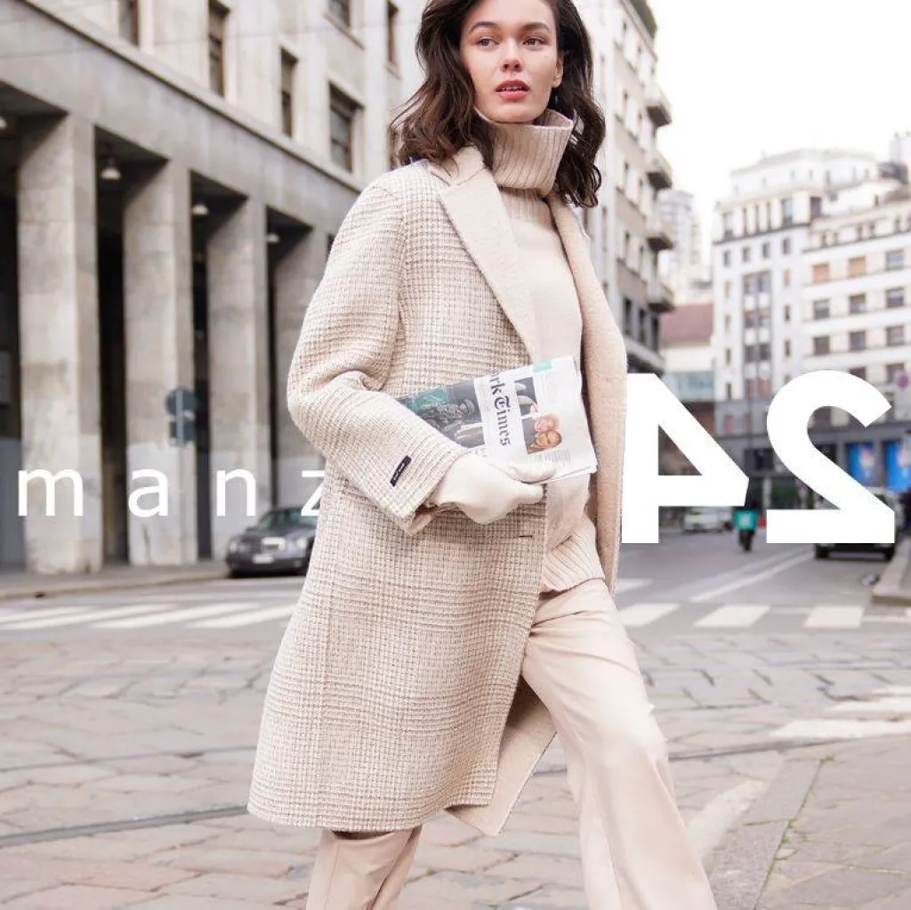 La collection automne-hiver 2024 Manzoni 24, des vêtements intemporels, chics et élégants.