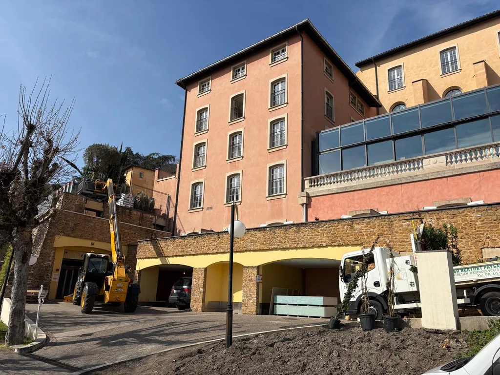 Aménagement paysager et rénovation espaces extérieurs avec zone piscine haut de gamme à Lyon de la Villa Florentine