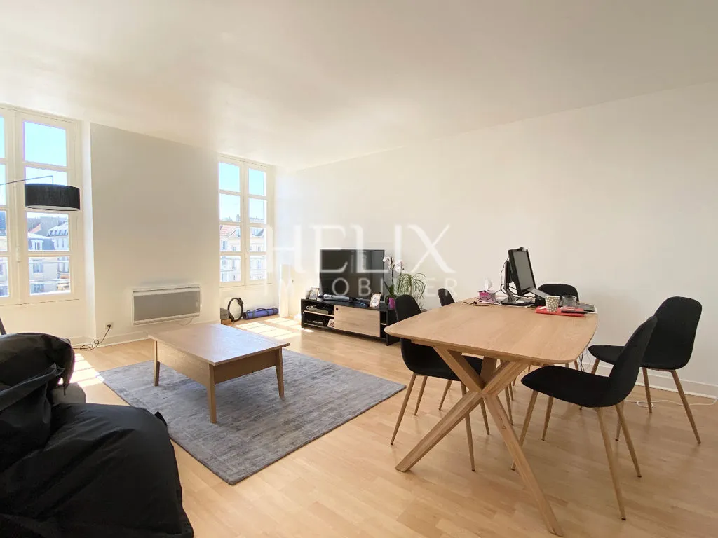 Bel appartement au coeur du centre ville de Saint Germain en Laye à deux pas du RER A.