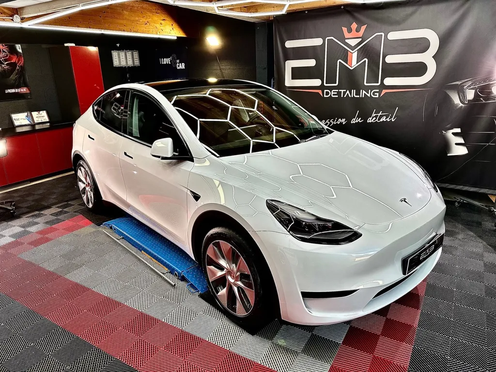 Protection carrosserie tesla model Y Lyon traitement céramique 