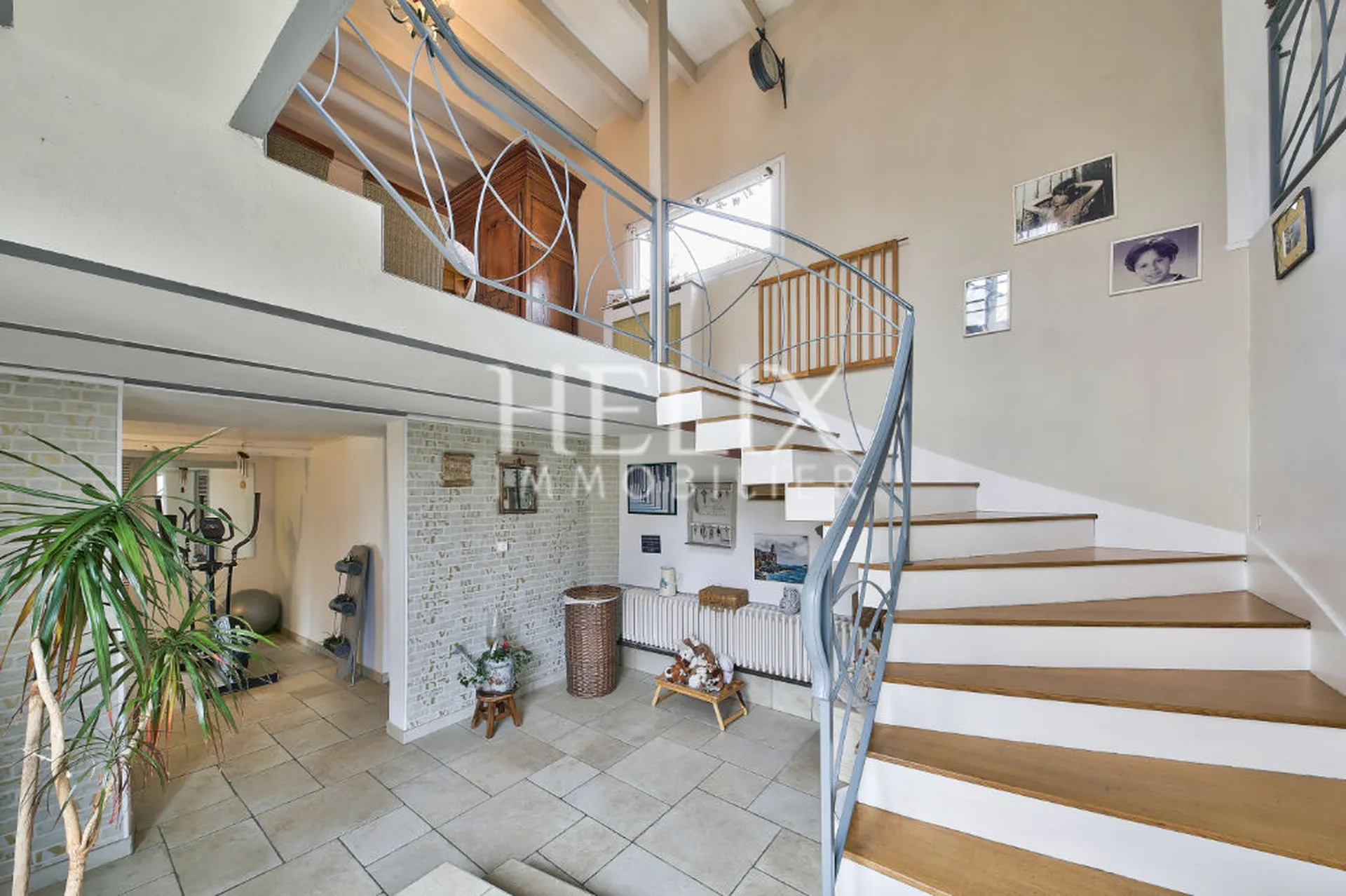 Maison 7 pièces 180 M² avec 4 chambres sur l'île de Migneaux avec une piscine proche de Poissy et de Villennes sur Seine dans un cadre de vie idyllique