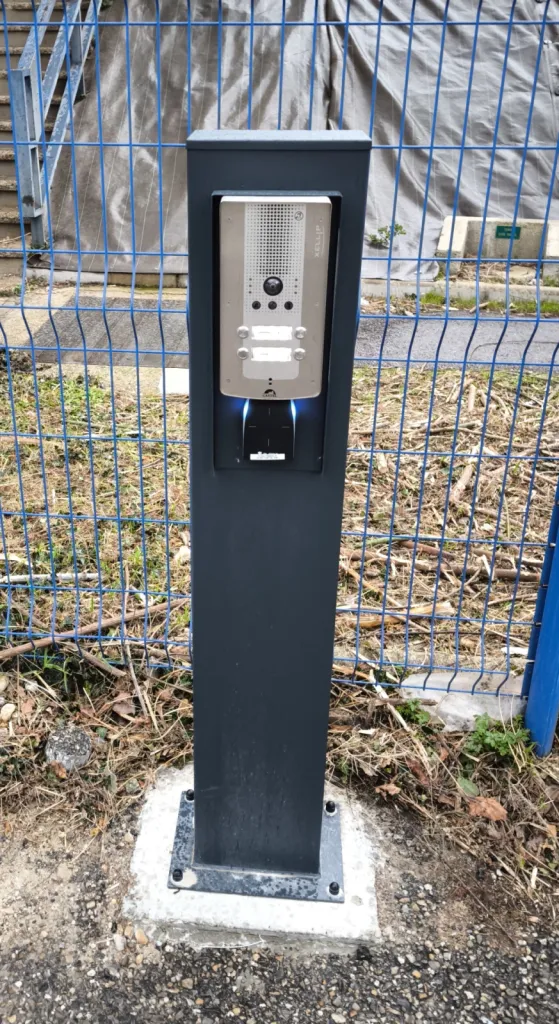 Remplacement d'un système de contrôle d'accès et d'intrusion sur un site industriel dans le quartier de la part dieu à lyon avec remplacement des bornes d'entrée et sortie du site