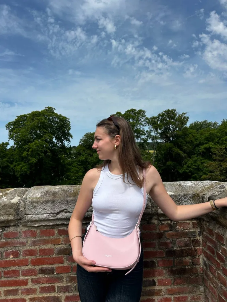 Sac Lancaster en cuir rose disponible chez Evasion Eu