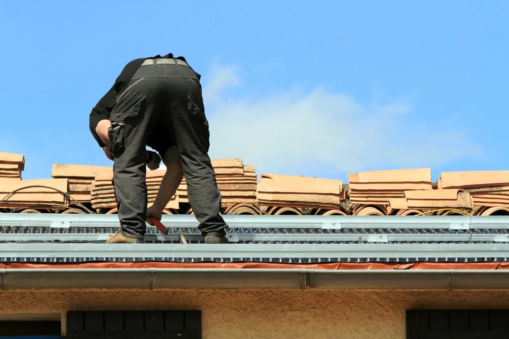 Réparation de fuite à Amiens : dépannage toiture urgent et bâchage après tempête par un couvreur en Somme