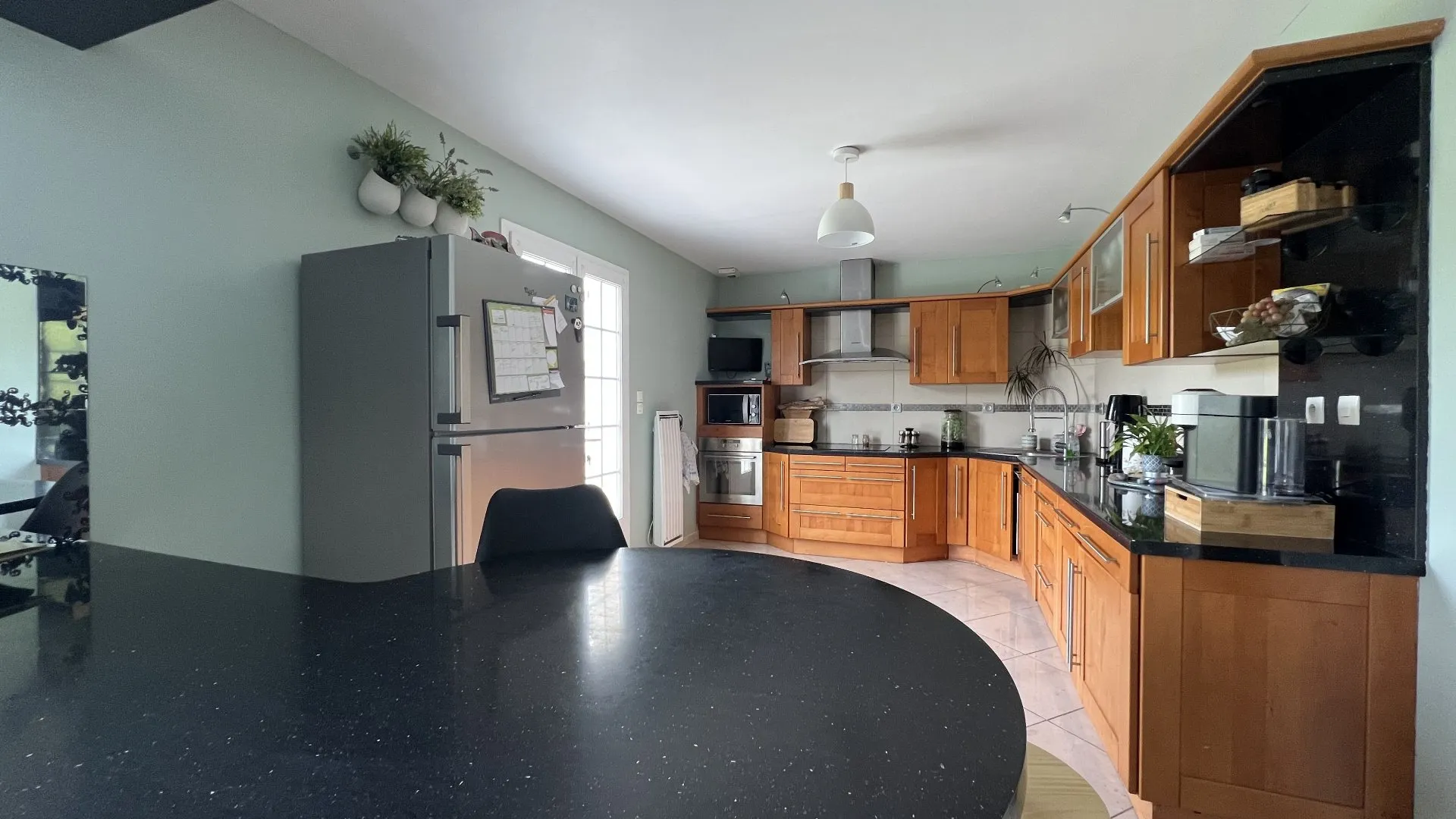 A vendre Maison familiale 2008 de 5 chambres avec garage double en sous-sol et jardin 900m², environnement calme proche Eu 76260 et littoral des Villes Sœurs