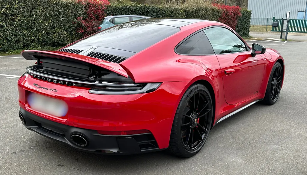 Pose d'un traitement céramique GTechniq complet sur cette Porsche 911 992 Carrera GTS à Mulsanne (72)