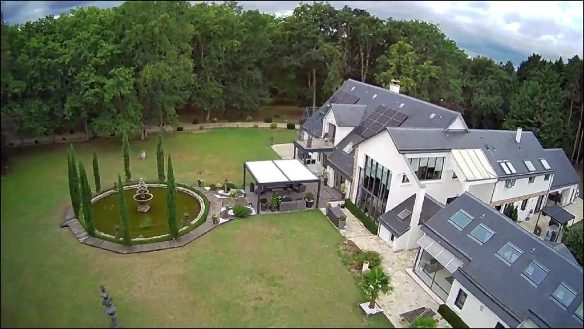 Magnifique manoir contemporain à saisir 620 m² habitable, 3 hectares de terrain sur la commune de ANNEVILLE AMBOURVILLE 76480