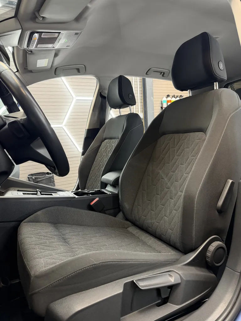 VOLKSWAGEN GOLF 8 eTSI / GARANTIE VW 2028 / DSG7 / GRAND ECRAN / CARPLAY