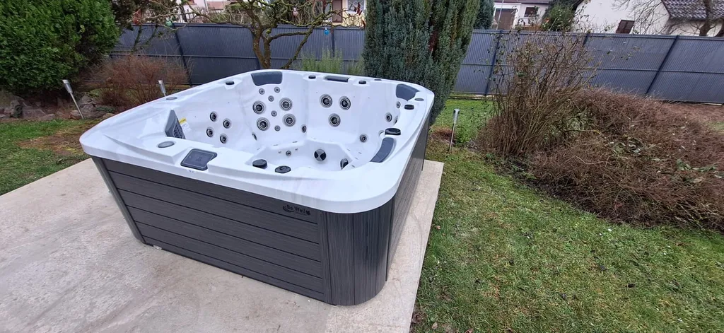 Be Well P682 spa 6 places Toulon