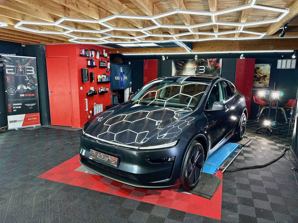 traitement céramique chez EMB DETAILING spécialiste Tesla sur Vaugneray 