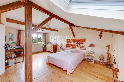 Belle maison de 4 chambres avec un jardin de 720 M²  proche du centre à Le Vésinet